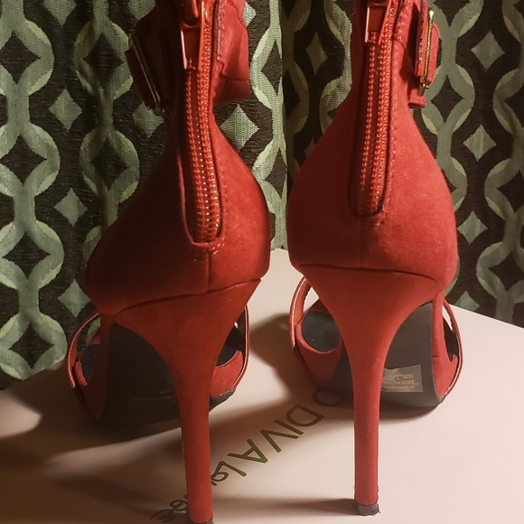 Shoes - Picture 5 of 7